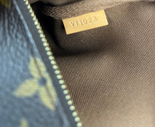 Load image into Gallery viewer, Louis Vuitton pochette accessories in monogram and key ring