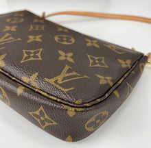 Load image into Gallery viewer, Louis Vuitton pochette accessories in monogram and key ring