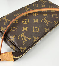 Load image into Gallery viewer, Louis Vuitton pochette accessories in monogram and key ring