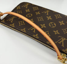 Load image into Gallery viewer, Louis Vuitton pochette accessories in monogram and key ring