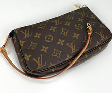 Load image into Gallery viewer, Louis Vuitton pochette accessories in monogram and key ring