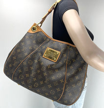 Load image into Gallery viewer, Louis Vuitton galliera PM