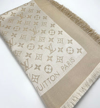 Load image into Gallery viewer, Louis Vuitton shine shawl white/gold