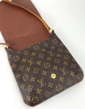 Load image into Gallery viewer, Louis Vuitton musette salsa in monogram