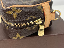 Load image into Gallery viewer, Louis Vuitton mini wapity wristlet