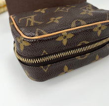 Load image into Gallery viewer, Louis Vuitton mini wapity wristlet