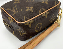 Load image into Gallery viewer, Louis Vuitton mini wapity wristlet