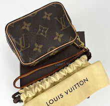 Load image into Gallery viewer, Louis Vuitton mini wapity wristlet