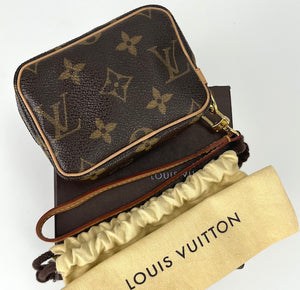 Louis Vuitton mini wapity wristlet