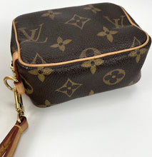 Load image into Gallery viewer, Louis Vuitton mini wapity wristlet