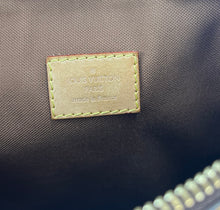 Load image into Gallery viewer, Louis Vuitton pochette bosphore monogram