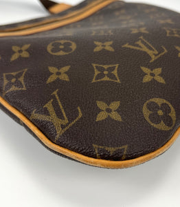 Louis Vuitton pochette bosphore monogram