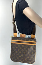 Load image into Gallery viewer, Louis Vuitton pochette bosphore monogram