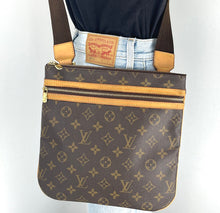 Load image into Gallery viewer, Louis Vuitton pochette bosphore monogram