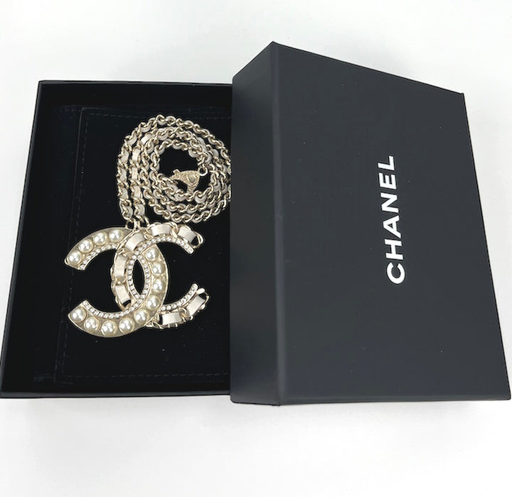 Chanel CC large necklace