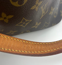 Load image into Gallery viewer, Louis Vuitton petit noé in monogram canvas