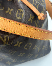 Load image into Gallery viewer, Louis Vuitton petit noé in monogram canvas