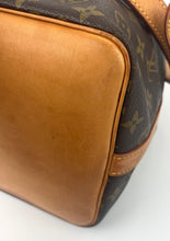 Load image into Gallery viewer, Louis Vuitton petit noé in monogram canvas