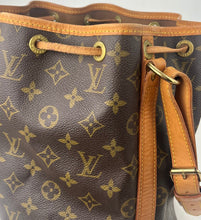 Load image into Gallery viewer, Louis Vuitton petit noé in monogram canvas