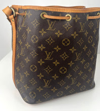 Load image into Gallery viewer, Louis Vuitton petit noé in monogram canvas