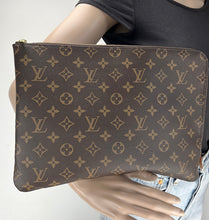 Load image into Gallery viewer, Louis Vuitton Etui Voyage MM