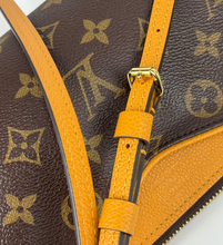 Load image into Gallery viewer, Louis Vuitton Pallas clutch shoulder bag