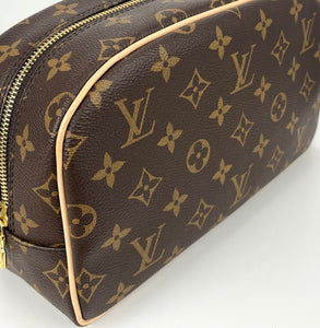 Louis Vuitton toiletry 25 in monogram canvas