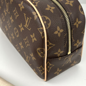 Louis Vuitton toiletry 25 in monogram canvas