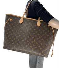 Load image into Gallery viewer, Louis Vuitton neverfull GM in monogram