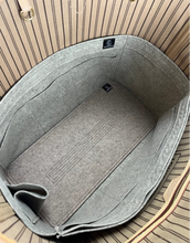 Load image into Gallery viewer, Louis Vuitton neverfull GM in monogram