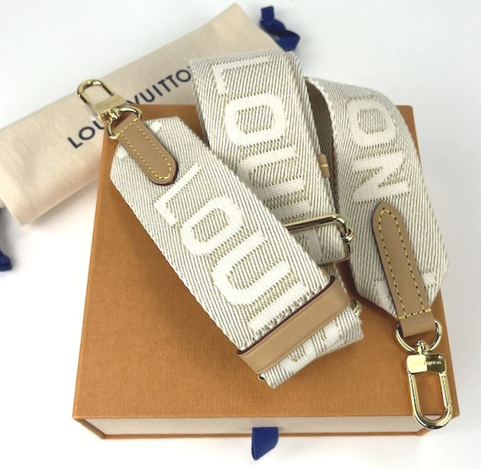 Louis Vuitton logo bandouliere utility in beige