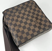 Load image into Gallery viewer, Louis Vuitton Olav PM in damier