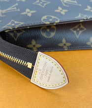 Load image into Gallery viewer, Louis Vuitton toiletry 26 with insert