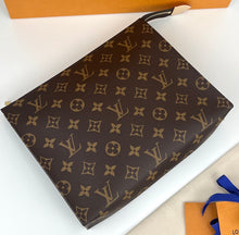 Load image into Gallery viewer, Louis Vuitton toiletry 26 with insert