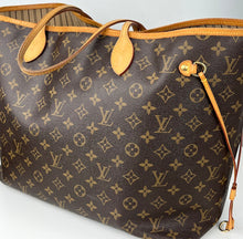 Load image into Gallery viewer, Louis Vuitton neverfull GM in monogram