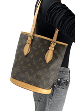 Load image into Gallery viewer, Louis Vuitton petit bucket bag in monogram