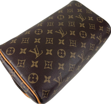 Load image into Gallery viewer, Louis Vuitton toiletry king size