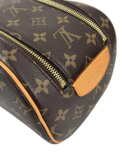 Load image into Gallery viewer, Louis Vuitton toiletry king size