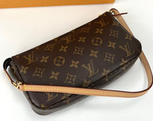 Load image into Gallery viewer, Louis Vuitton pochette accessories in monogram