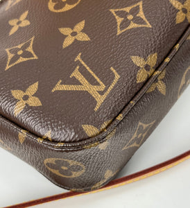 Louis Vuitton pochette accessories in monogram