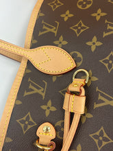 Load image into Gallery viewer, Louis Vuitton neverfull MM in monogram