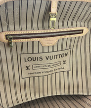 Load image into Gallery viewer, Louis Vuitton neverfull MM in monogram