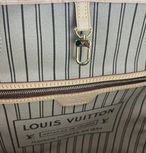 Load image into Gallery viewer, Louis Vuitton neverfull MM in monogram