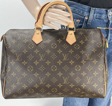 Load image into Gallery viewer, Louis Vuitton speedy 35 in monogram