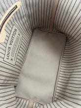 Load image into Gallery viewer, Louis Vuitton neverfull GM in monogram
