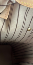 Load image into Gallery viewer, Louis Vuitton neverfull GM in monogram