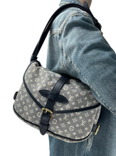 Load image into Gallery viewer, Louis Vuitton saumur monogram idylle PM
