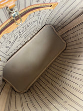 Load image into Gallery viewer, Louis Vuitton neverfull pm monogram