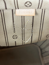 Load image into Gallery viewer, Louis Vuitton neverfull pm monogram