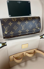 Load image into Gallery viewer, Louis Vuitton nice vanity with strap